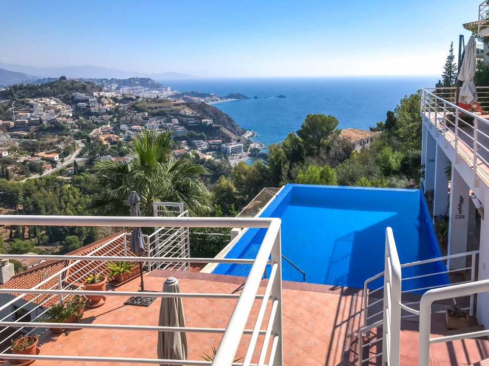 Terrasse mit Blick aufs Meer